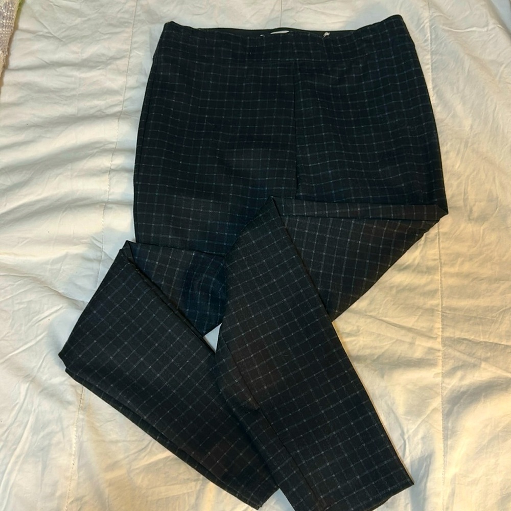 Beautiful Max Studio straight leg pants